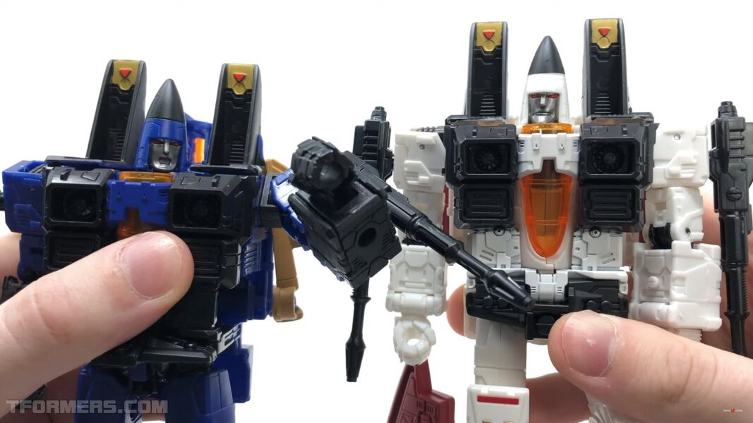 Transformers Earthrise Seeker Elite Ramjet And Dirge  (18 of 23)